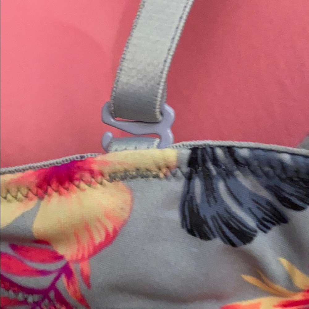 Pink Victoria Secret bra - Picture 3 of 5
